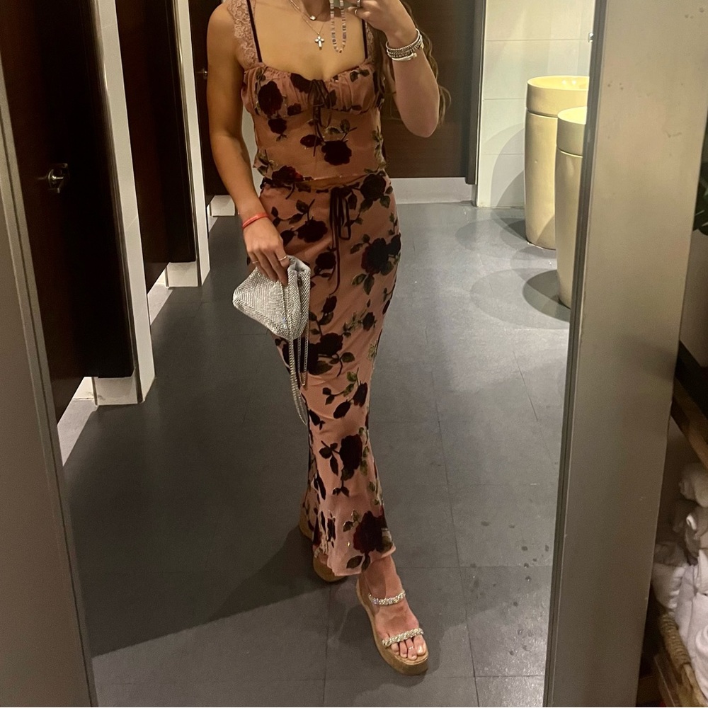House of CB Bias Cut Skirt and matching Devore Velvet Georgette Crop Tan… - Picture 2 of 16